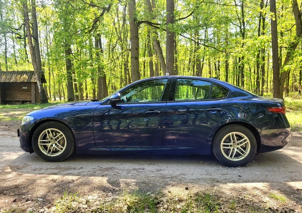 Alfa Romeo Giulia cena 76000 przebieg: 70000, rok produkcji 2017 z Konstancin-Jeziorna małe 79